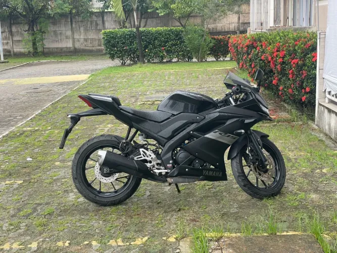 YAMAHA R15 2025
