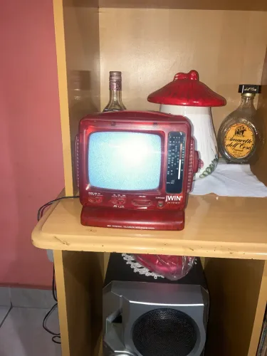 Mini TV Portátil JWIN JV-TV1011 Vintage Funcionando - Rádio AM/FM - Coleção