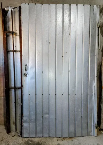 **PORTÃO DE FERRO SOCIAL E GARAGEM**