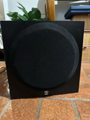 Caixa Subwoofer Yamaha YST-SW012 8? 100W - Som / Home Theater