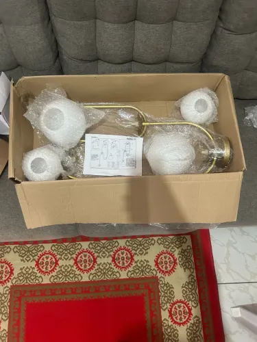 Lustre Novo Na Caixa, Com 4 Suportes Para Luzes Decorativas.