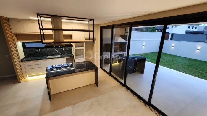 Casa alto padrão em condomínio fechado em São João do Rio Vermelho, Florianópolis