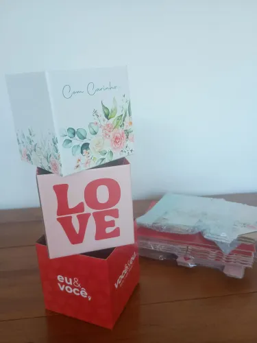 Caixinha papelão dobrável ideal para montar presentes