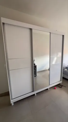 Guarda roupa casal com espelho