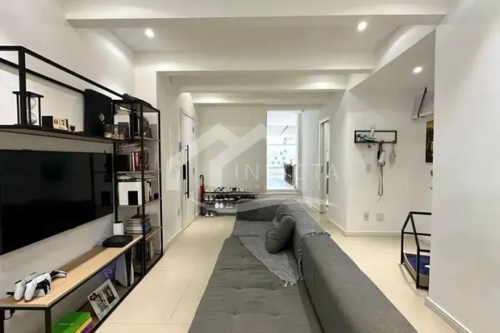 REFORMADÍSSIMO 2 QUARTOS COM SUÍTE E AREA PERTO DO METRO !!!!!