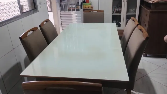 Mesas e cômoda