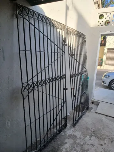 portão de ferro vazado duplo