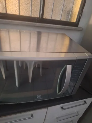 Vendo microondas Electrolux 31 L 