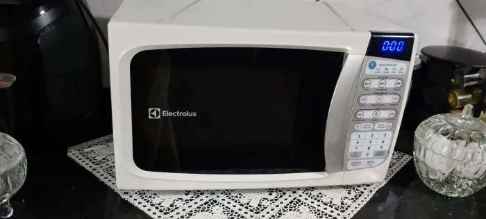 MICROONDAS ELECTROLUX 20 LITROS UM BELO COMPACTO DIGITAL AZUL FUNCIONANDO PERFEITAMENTE