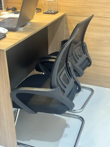 Vendo conjunto de cadeira de escritório nova, nunca usada.