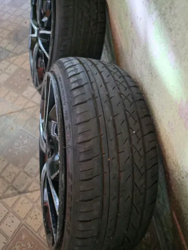 Pneus 165/40/17 Novos