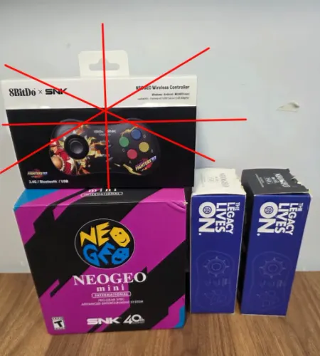 Neo Geo Mini Original com dois controles e um sem fio