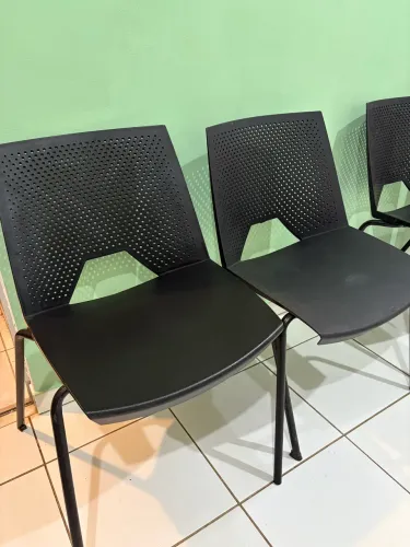 Vendo conjunto de 4 cadeiras para recepção escritório/consultório