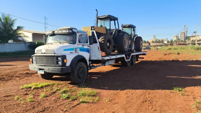 Caminhão Mercedes Benz 1513 ano 1976 com prancha de 10 metros 
