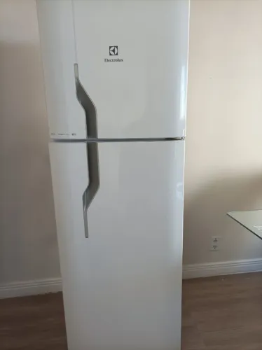 Geladeira Frost Free Electrolux 261L Branco Df35a