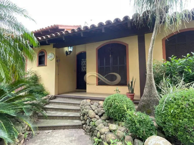 CASA COMERCIAL PARA ALUGAR NO CENTRO DE GRAVATAÍ/RS  250m² PRIVATIVOS EM TERRENO DE 560m