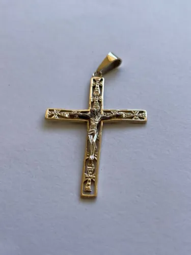 Crucifixo em ouro 18k e ouro branco