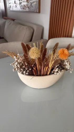 Vaso decorativo com flores artificiais