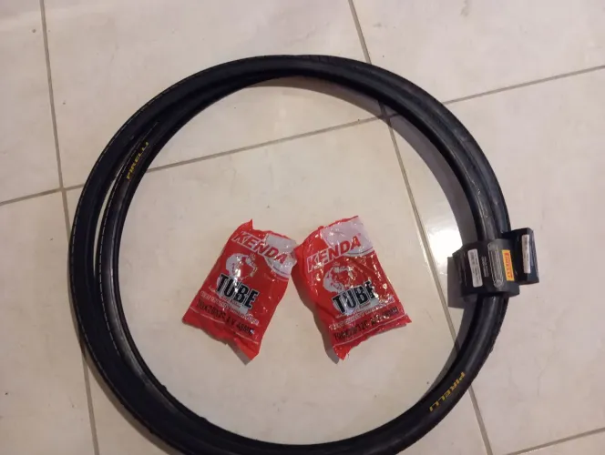 Pneu Pirelli + camara de ar