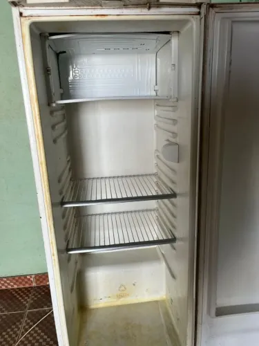 Vendo essa geladeira em perfeito estado,funciona normalmente 300