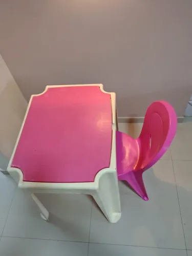 Mesa e cadeira