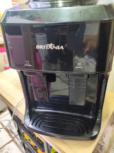 Vende se esse bebedouro de galão