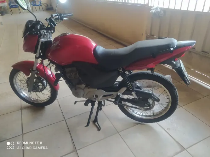 Vendo CG muito conservada