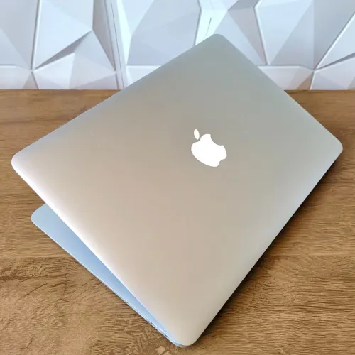 Macbook Air - Core i5 - SSD M2 (Passo Cartão)