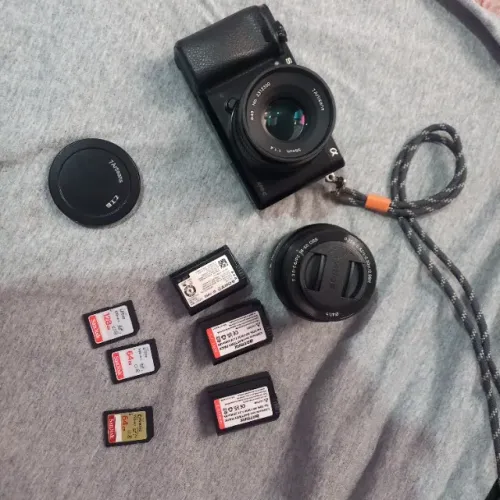 SONY A6000 SEMINOVA + DUAS LENTES