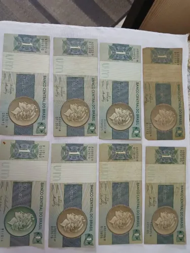 Coleção de notas e moedas