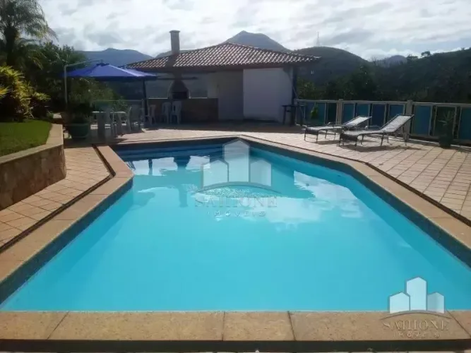 Chalé com 8 quartos em Itaipava
