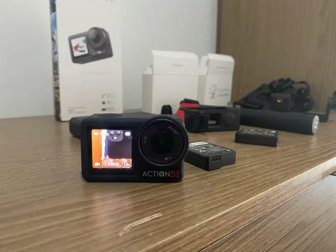 Câmera de Ação DJI Osmo Action 5 Pro Adventure Combo BR - DJI213