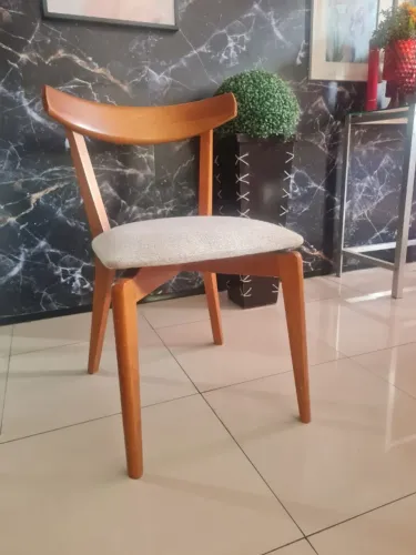 Cadeira Floripa Moderna com Encosto Curvo