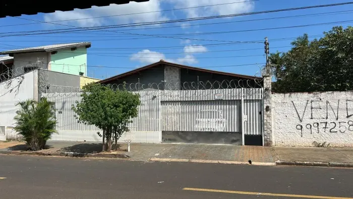 Casa para venda com 220 metros quadrados com 3 quartos