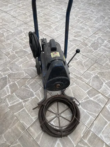 Máquina de desentupir