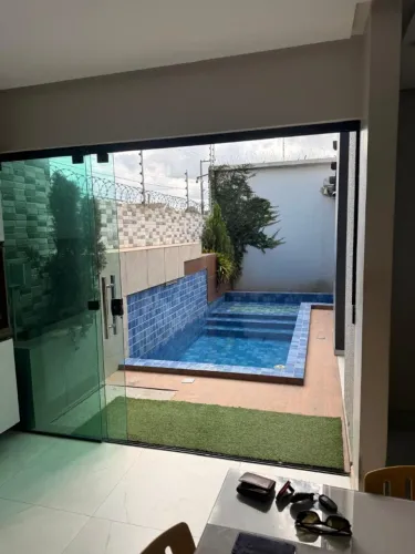 Casa de primeiro andar reformada com piscina no Bairro Batingas . 3/4 sendo 2 suítes