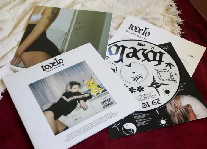 LP Tove Lo ?- Sunshine Kitty Picture Disc com poster autografado mega raro com o autografo
