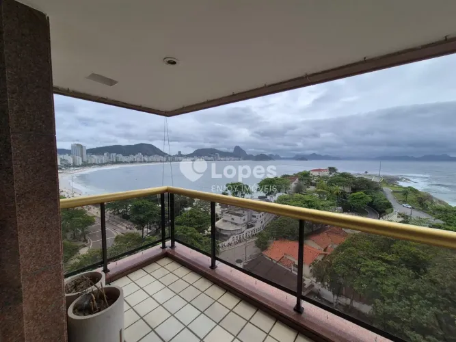 Apartamento 2 suítes em Copacabana com vista total do mar