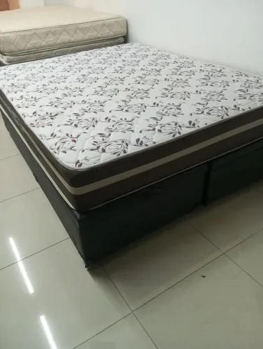 Linda cama box baú Queem size casal semi nova ( $$ 1.499 ) *