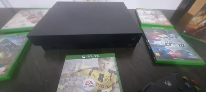 Xbox One X 4K - Bivolt + 2 Controles + 7 Jogos Físicos