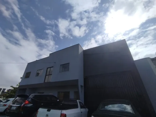 Galpão com Apartamento