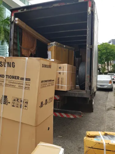 Transportes em geral com caminhão baú fechado 
