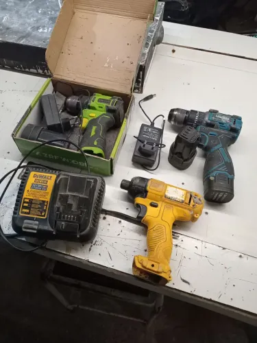 Vendo todas parafusadeiras e carregador