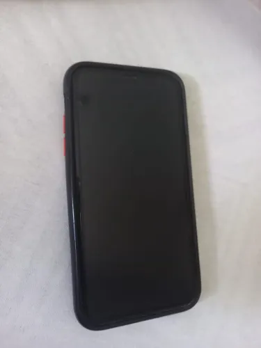 IPhone XR vai com película de vidro e carregado