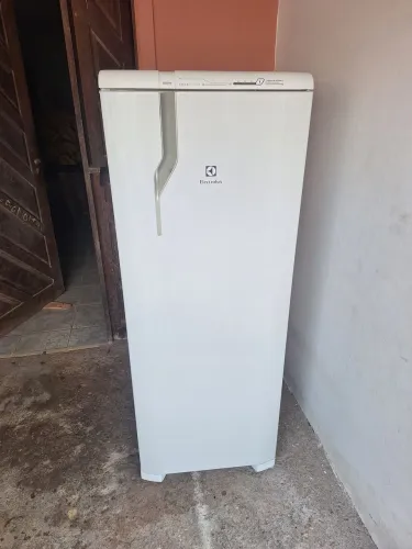 Geladeira Electrolux frostfree 1000,00