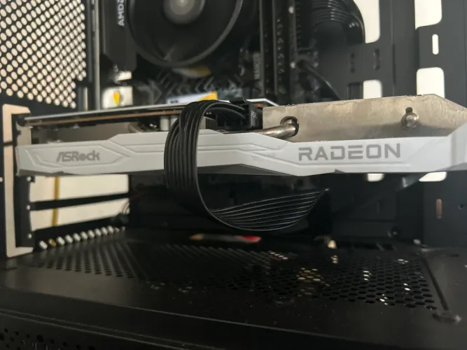 Placa de vídeo RX6600( zera 6 meses de uso)