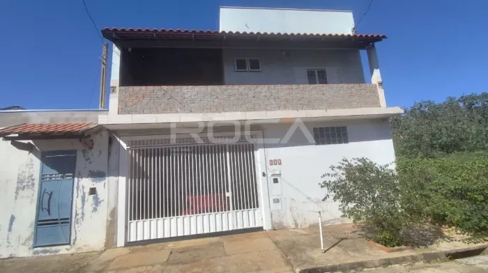 Sobrado à Venda e Locação no Jardim Araucária - 3 Dormitórios e Churrasqueira