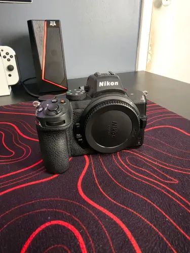 Câmera Nikon Z5 (corpo)