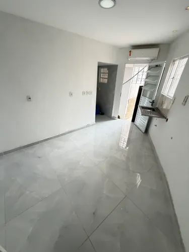 Alugo casa de 1 cômodo + cozinha + banheiro