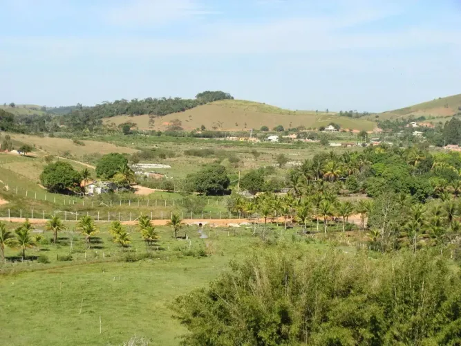 Chácara á venda em Cantagalo em Rio das Ostras/RJ, 60.000M2, Todo cercado, Água e Energia